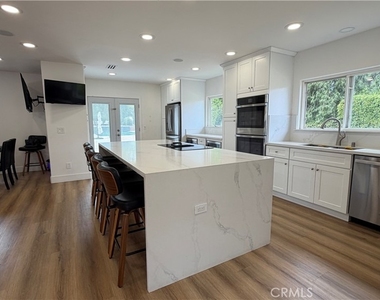 5855 Shirley Avenue - Photo Thumbnail 2