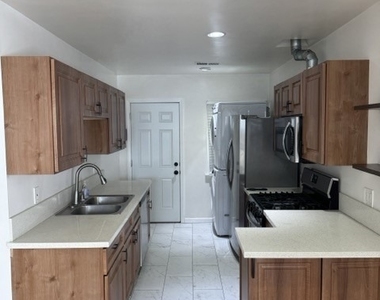 714 Ocean Park Boulevard - Photo Thumbnail 3