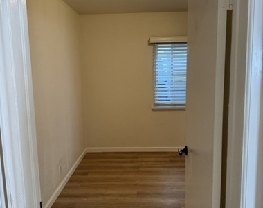 714 Ocean Park Boulevard - Photo Thumbnail 9