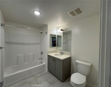 1025 S Berendo Street - Photo Thumbnail 15