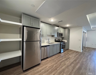 1025 S Berendo Street - Photo Thumbnail 2