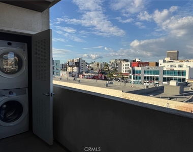 1025 S Berendo Street - Photo Thumbnail 13