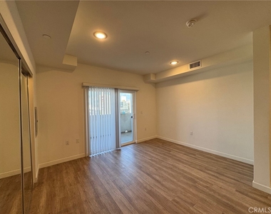 1025 S Berendo Street - Photo Thumbnail 6