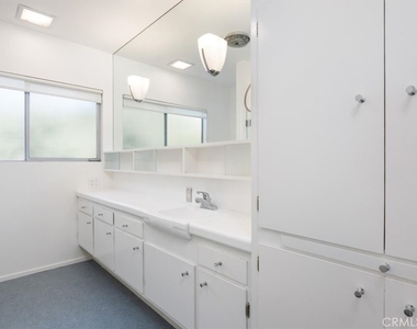 3946 Alta Mesa Drive - Photo Thumbnail 18