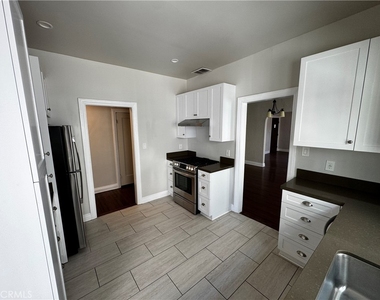 336 N Stanley Avenue - Photo Thumbnail 12