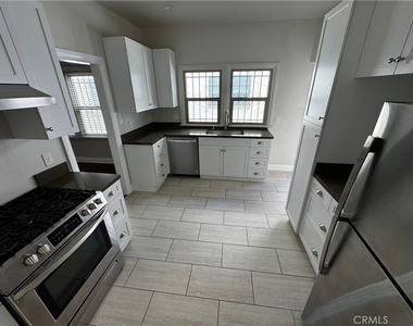336 N Stanley Avenue - Photo Thumbnail 11
