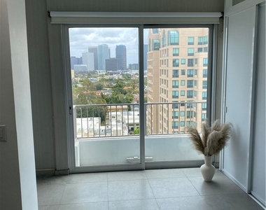10501 Wilshire Boulevard - Photo Thumbnail 11