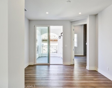 1908 Perry Avenue - Photo Thumbnail 14