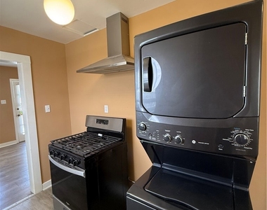1036 W 15th - Photo Thumbnail 5