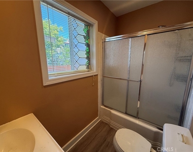 1036 W 15th - Photo Thumbnail 7