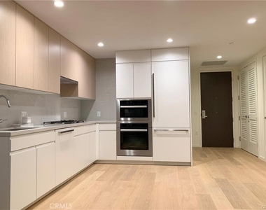 877 Francisco - Photo Thumbnail 2