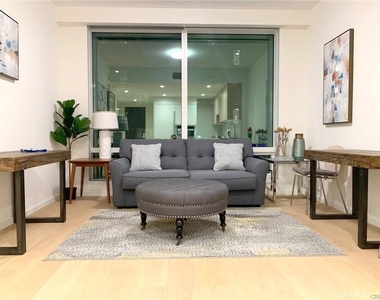 877 Francisco - Photo Thumbnail 4