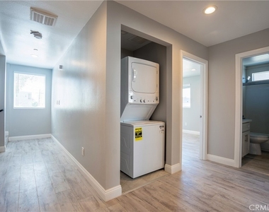 2125 S West View - Photo Thumbnail 5