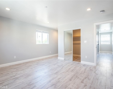 2125 S West View - Photo Thumbnail 6