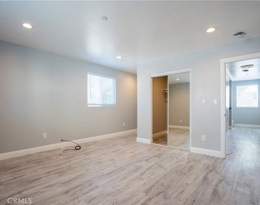 2125 S West View - Photo Thumbnail 3