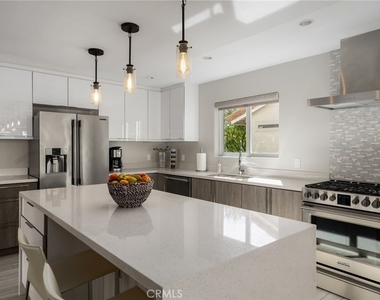 8780 Warwick - Photo Thumbnail 16