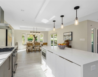 8780 Warwick - Photo Thumbnail 18