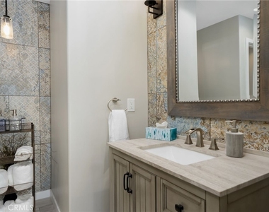 8780 Warwick - Photo Thumbnail 26