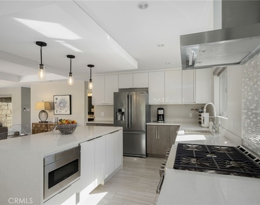 8780 Warwick - Photo Thumbnail 17