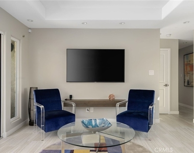 8780 Warwick - Photo Thumbnail 12