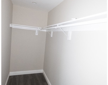 410 N 5th Street - Photo Thumbnail 4