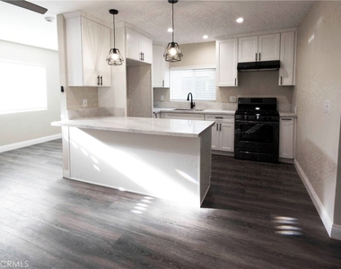 410 N 5th Street - Photo Thumbnail 1