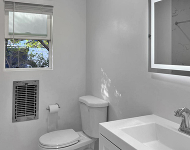 820 E Mendocino Street - Photo Thumbnail 5