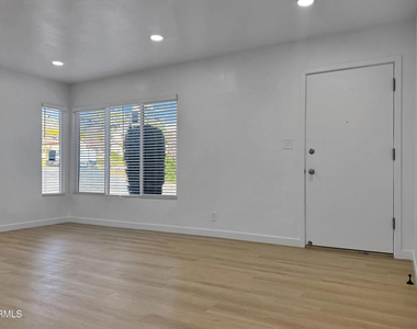 820 E Mendocino Street - Photo Thumbnail 1