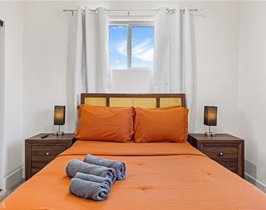 443 N Harvard Boulevard - Photo Thumbnail 14