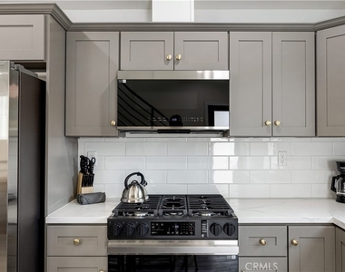 443 N Harvard Boulevard - Photo Thumbnail 3