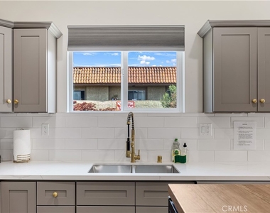 443 N Harvard Boulevard - Photo Thumbnail 4