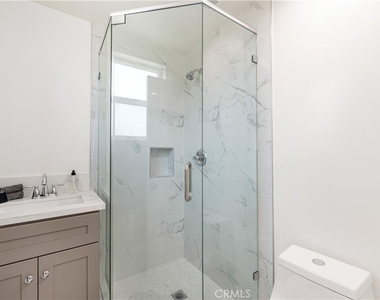 443 N Harvard Boulevard - Photo Thumbnail 16