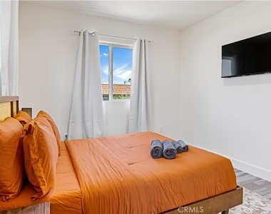 443 N Harvard Boulevard - Photo Thumbnail 15