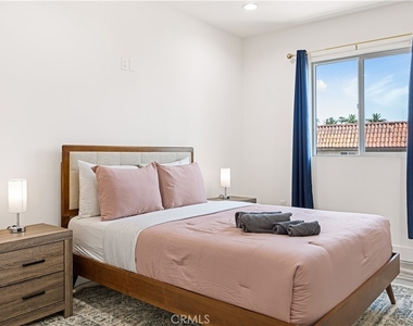 443 N Harvard Boulevard - Photo Thumbnail 18