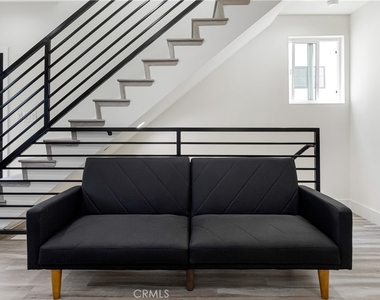 443 N Harvard Boulevard - Photo Thumbnail 7