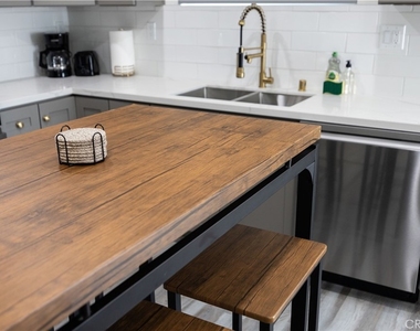443 N Harvard Boulevard - Photo Thumbnail 8