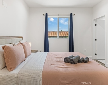 443 N Harvard Boulevard - Photo Thumbnail 17