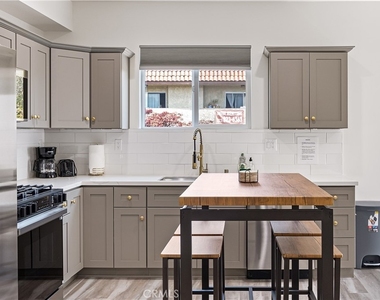 443 N Harvard Boulevard - Photo Thumbnail 1