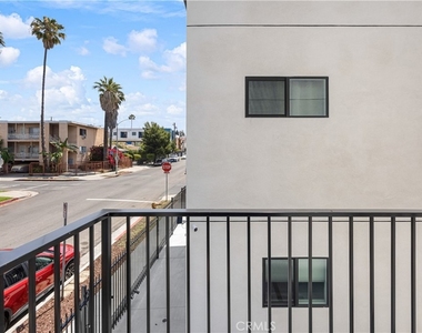 443 N Harvard Boulevard - Photo Thumbnail 12