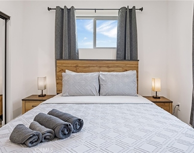 443 N Harvard Boulevard - Photo Thumbnail 20