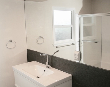 1411 W Bay Avenue - Photo Thumbnail 3