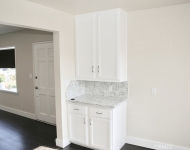 1411 W Bay Avenue - Photo Thumbnail 6