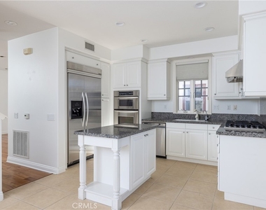 2500 Bungalow Place - Photo Thumbnail 14