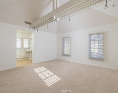 2500 Bungalow Place - Photo Thumbnail 17