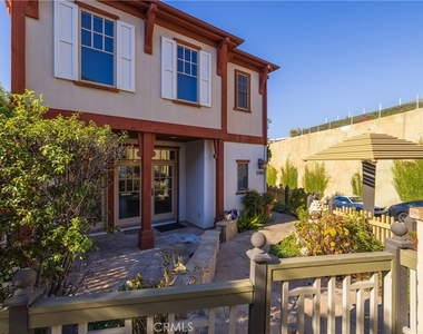 2500 Bungalow Place - Photo Thumbnail 3