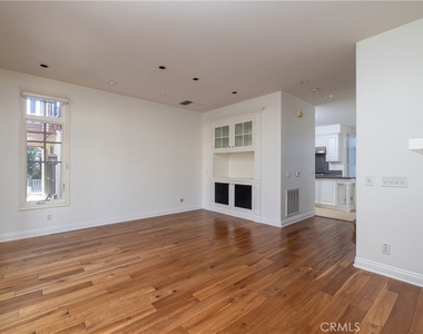 2500 Bungalow Place - Photo Thumbnail 7