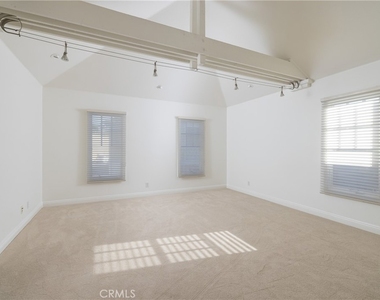 2500 Bungalow Place - Photo Thumbnail 16