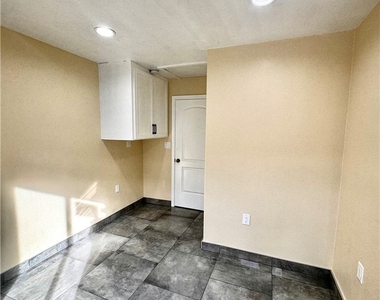 3538 1/4 W 108th Street - Photo Thumbnail 5