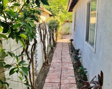 2312 Connor Avenue - Photo Thumbnail 5