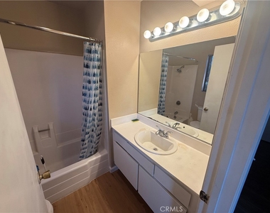 9131 Burnet Avenue - Photo Thumbnail 21